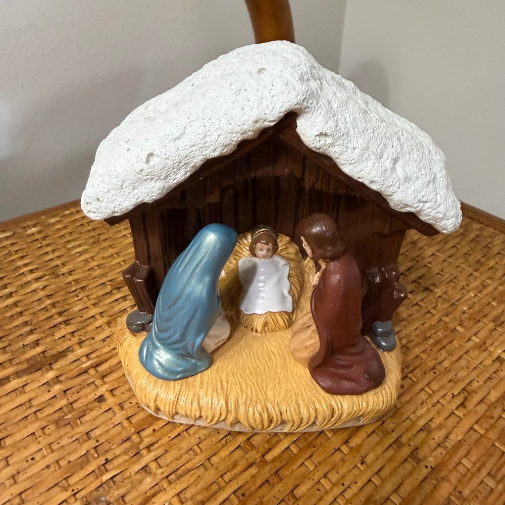 Vintage Nativity Music Box Ceramic Snow Roof Stable Holy Family Christmas 6in